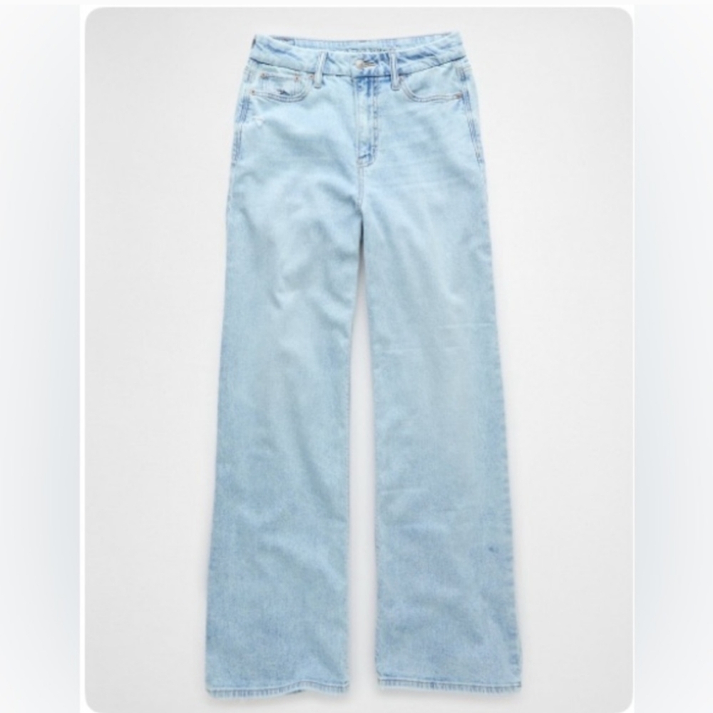 American Eagle Light Wash Jeans